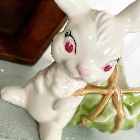 Vintage Hand Painted Bunny Planter Easter Rabbit Cabbage Lettuce 1978 - Picture 2 of 7